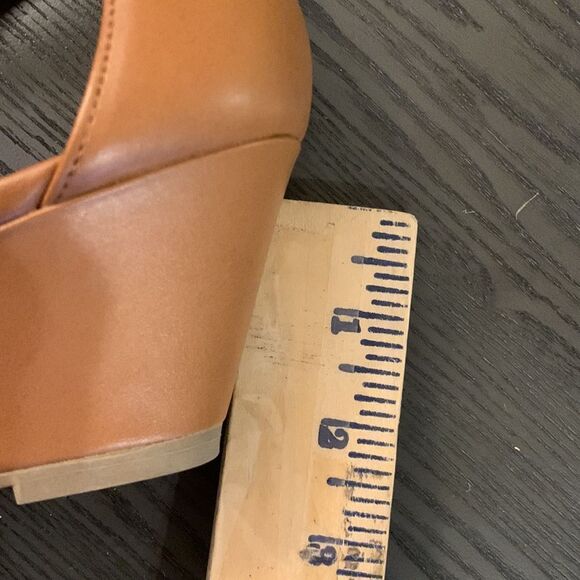 Fioni Size 10 tan wedge sandals with ankle strap NWOT - Picture 6 of 11